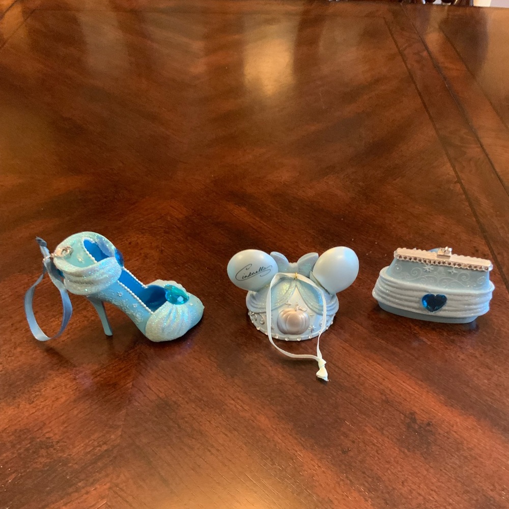 Cinderella hat, shoe and purse Christmas ornament!!  Hat is retiree.